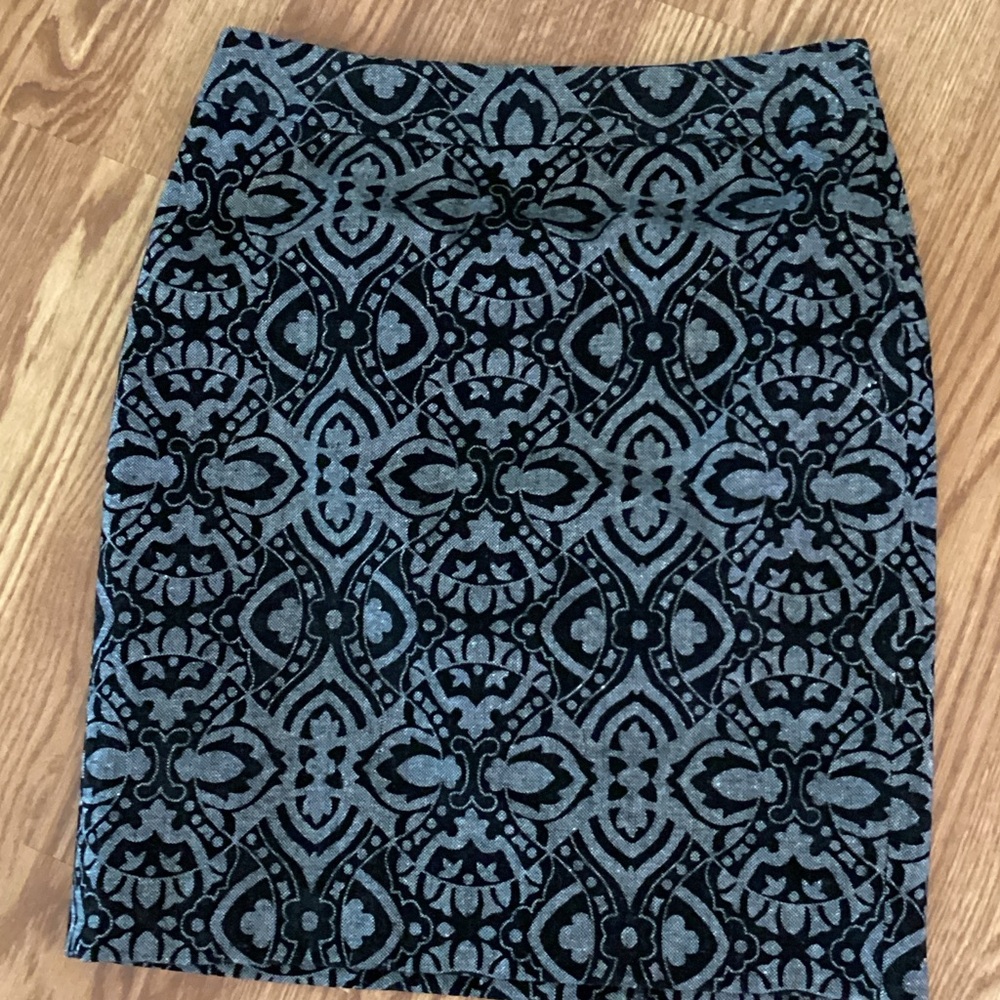 Ann Taylor Black and Gray Damask Pencil Skirt